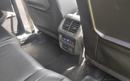 Volkswagen Tiguan II, 2019 год, 3 249 000 рублей, 16 фотография
