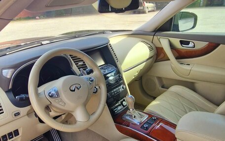 Infiniti QX70, 2016 год, 2 950 000 рублей, 14 фотография