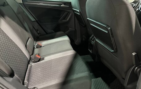 Volkswagen Tiguan II, 2017 год, 2 090 000 рублей, 30 фотография