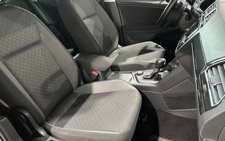 Volkswagen Tiguan II, 2017 год, 2 090 000 рублей, 32 фотография