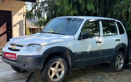 Chevrolet Niva I рестайлинг, 2017 год, 338 890 рублей, 1 фотография