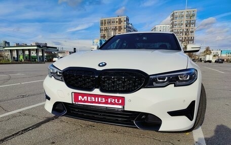 BMW 3 серия, 2019 год, 3 330 000 рублей, 11 фотография