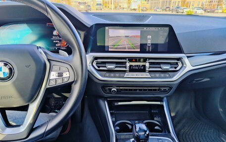 BMW 3 серия, 2019 год, 3 330 000 рублей, 14 фотография
