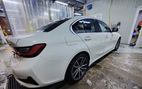 BMW 3 серия, 2019 год, 3 330 000 рублей, 18 фотография