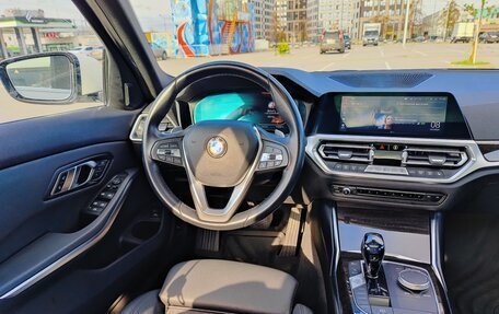 BMW 3 серия, 2019 год, 3 330 000 рублей, 24 фотография