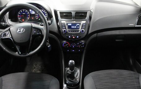 Hyundai Solaris II рестайлинг, 2014 год, 950 000 рублей, 18 фотография