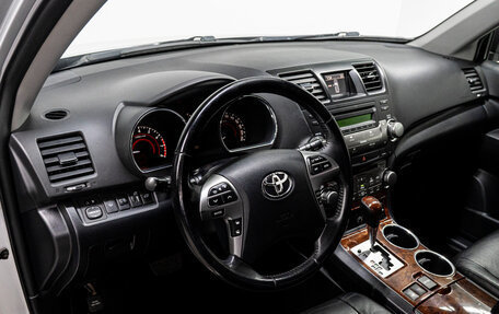 Toyota Highlander III, 2011 год, 2 115 000 рублей, 10 фотография