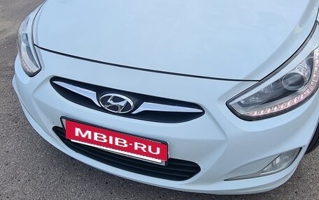Hyundai Solaris II рестайлинг, 2013 год, 880 000 рублей, 5 фотография