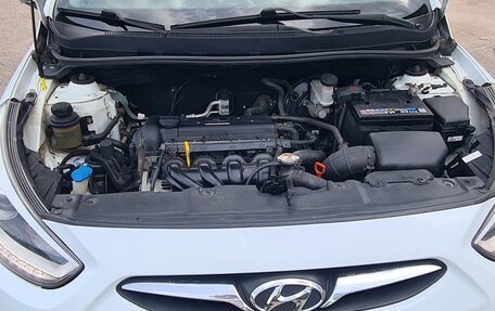 Hyundai Solaris II рестайлинг, 2013 год, 880 000 рублей, 18 фотография