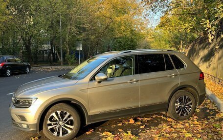 Volkswagen Tiguan II, 2019 год, 2 500 000 рублей, 3 фотография