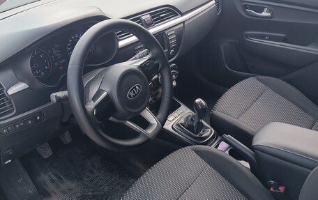 KIA Rio IV, 2018 год, 850 000 рублей, 4 фотография