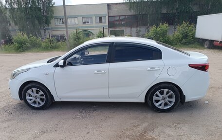 KIA Rio IV, 2018 год, 850 000 рублей, 2 фотография