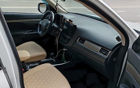 Mitsubishi Outlander III рестайлинг 3, 2017 год, 1 650 000 рублей, 5 фотография