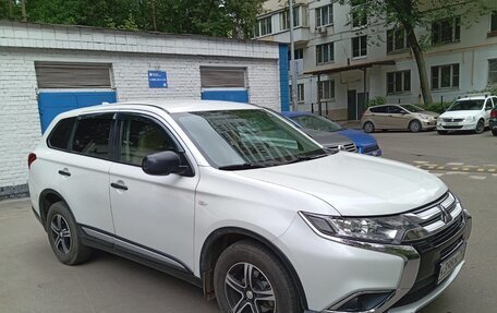 Mitsubishi Outlander III рестайлинг 3, 2017 год, 1 650 000 рублей, 2 фотография