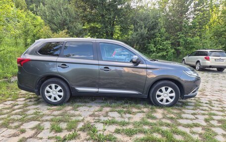 Mitsubishi Outlander III рестайлинг 3, 2015 год, 1 680 000 рублей, 6 фотография