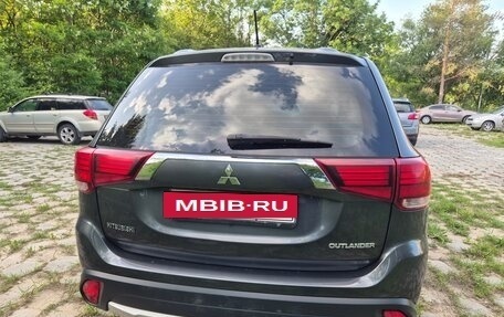 Mitsubishi Outlander III рестайлинг 3, 2015 год, 1 680 000 рублей, 5 фотография