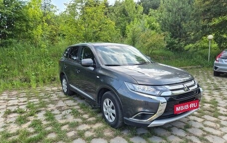 Mitsubishi Outlander III рестайлинг 3, 2015 год, 1 680 000 рублей, 7 фотография