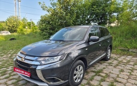 Mitsubishi Outlander III рестайлинг 3, 2015 год, 1 680 000 рублей, 8 фотография