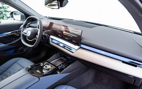 BMW 5 серия, 2024 год, 8 990 000 рублей, 14 фотография