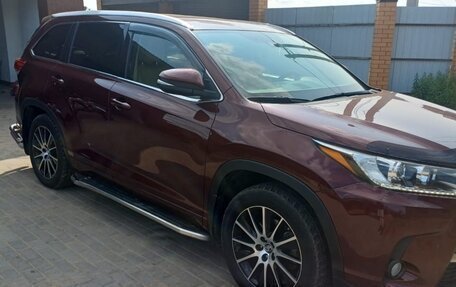Toyota Highlander III, 2019 год, 3 200 000 рублей, 2 фотография