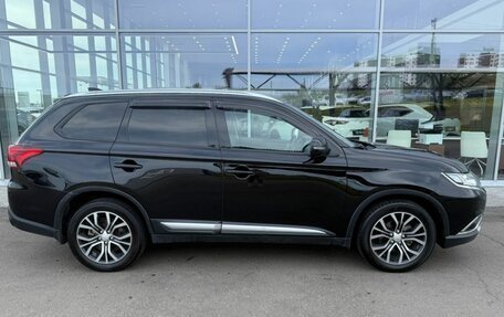 Mitsubishi Outlander III рестайлинг 3, 2018 год, 2 099 000 рублей, 4 фотография