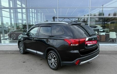 Mitsubishi Outlander III рестайлинг 3, 2018 год, 2 099 000 рублей, 7 фотография
