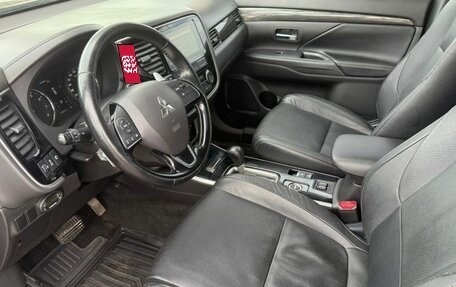 Mitsubishi Outlander III рестайлинг 3, 2018 год, 2 099 000 рублей, 16 фотография