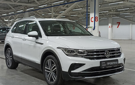 Volkswagen Tiguan II, 2022 год, 4 599 000 рублей, 3 фотография