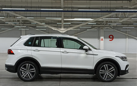 Volkswagen Tiguan II, 2022 год, 4 599 000 рублей, 5 фотография