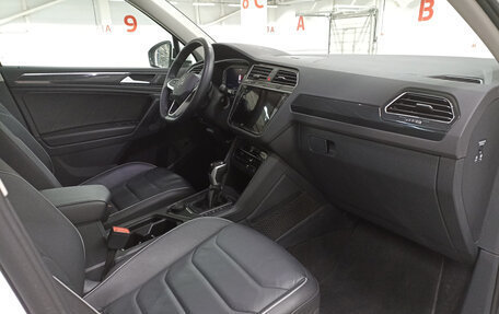 Volkswagen Tiguan II, 2022 год, 4 599 000 рублей, 13 фотография
