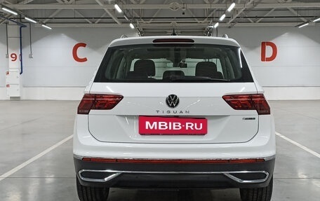 Volkswagen Tiguan II, 2022 год, 4 599 000 рублей, 7 фотография