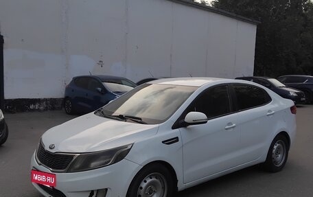 KIA Rio III рестайлинг, 2013 год, 550 000 рублей, 2 фотография