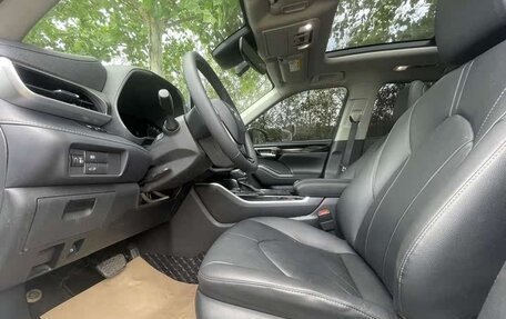 Toyota Highlander, 2021 год, 3 950 000 рублей, 7 фотография