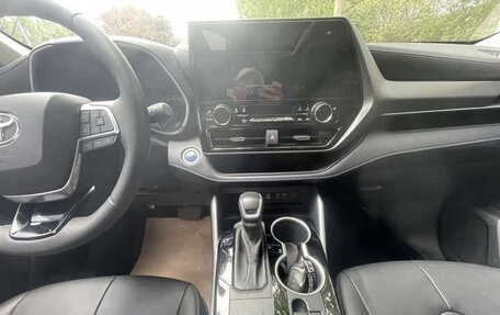 Toyota Highlander, 2021 год, 3 950 000 рублей, 10 фотография