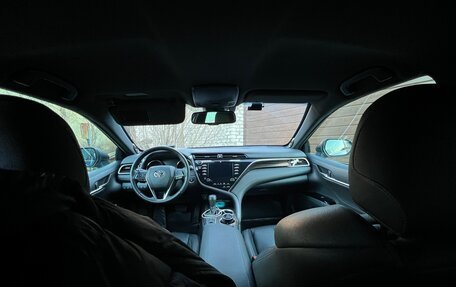 Toyota Camry, 2018 год, 2 870 000 рублей, 10 фотография