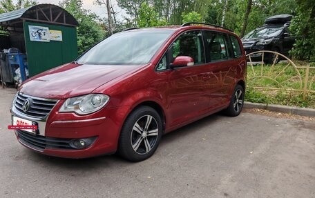 Volkswagen Touran III, 2007 год, 950 000 рублей, 2 фотография