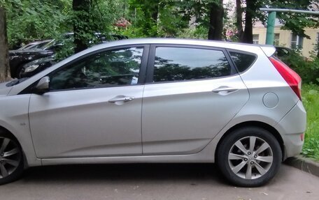 Hyundai Solaris II рестайлинг, 2011 год, 735 000 рублей, 4 фотография