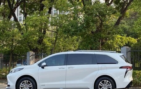 Toyota Sienna, 2021 год, 4 350 000 рублей, 2 фотография