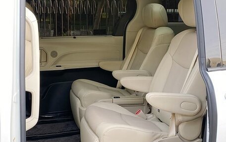 Toyota Sienna, 2021 год, 4 350 000 рублей, 7 фотография