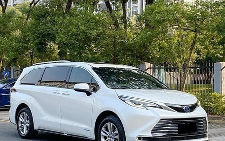 Toyota Sienna, 2021 год, 4 350 000 рублей, 5 фотография