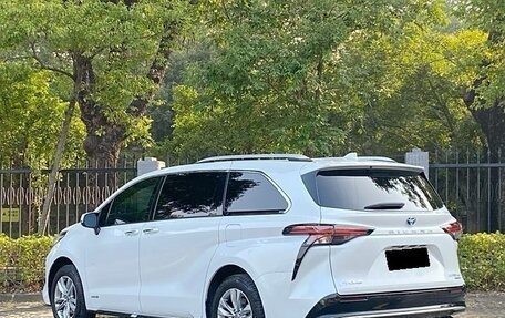 Toyota Sienna, 2021 год, 4 350 000 рублей, 3 фотография