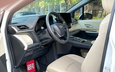 Toyota Sienna, 2021 год, 4 350 000 рублей, 8 фотография