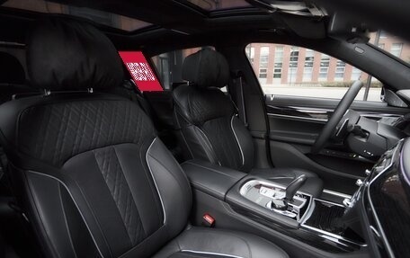 BMW 7 серия, 2019 год, 8 000 000 рублей, 26 фотография