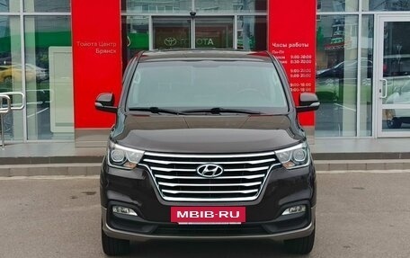 Hyundai Grand Starex Grand Starex I рестайлинг 2, 2019 год, 4 100 000 рублей, 2 фотография