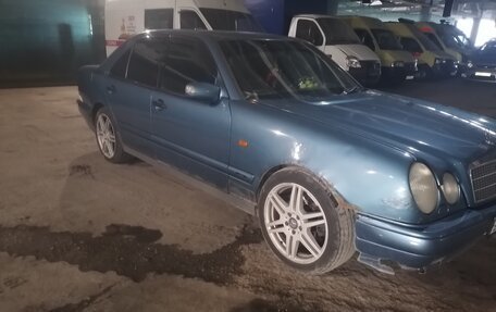 Mercedes-Benz E-Класс, 1997 год, 350 000 рублей, 3 фотография