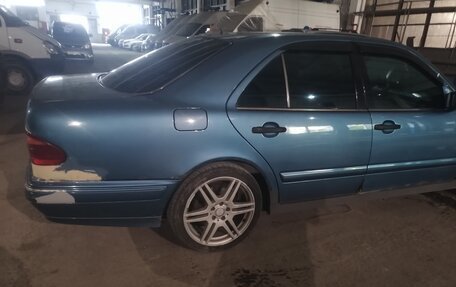 Mercedes-Benz E-Класс, 1997 год, 350 000 рублей, 4 фотография