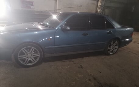 Mercedes-Benz E-Класс, 1997 год, 350 000 рублей, 5 фотография