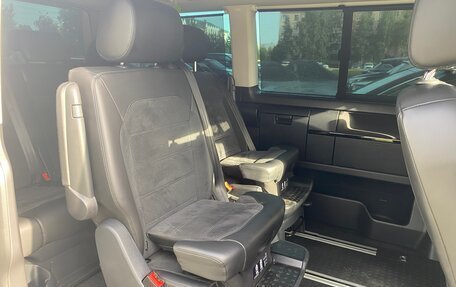 Volkswagen Multivan T6 рестайлинг, 2019 год, 4 000 000 рублей, 6 фотография