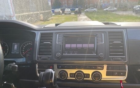 Volkswagen Multivan T6 рестайлинг, 2019 год, 4 000 000 рублей, 4 фотография