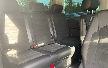 Volkswagen Multivan T6 рестайлинг, 2019 год, 4 000 000 рублей, 8 фотография